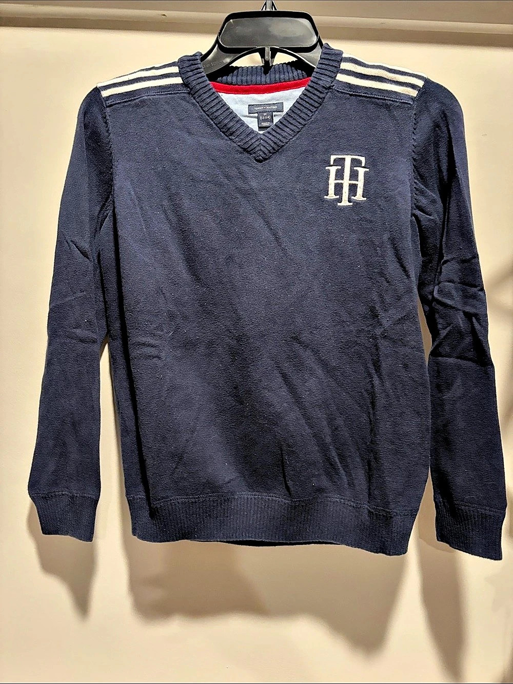 Tommy Hilfiger boys V-Neck Sweater Size Medium